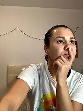 Snapshot of MiraMiss chatting on December 1, 2025, 7:31 am MiraMiss online show from December 1, 2025, 7:31 am