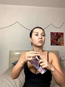 Snapshot of MiraMiss chatting on November 29, 2025, 7:30 am MiraMiss online show from November 29, 2025, 7:30 am