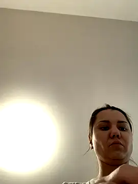 Snapshot of MiraMiss chatting on December 4, 2025, 7:07 am MiraMiss online show from December 4, 2025, 7:07 am