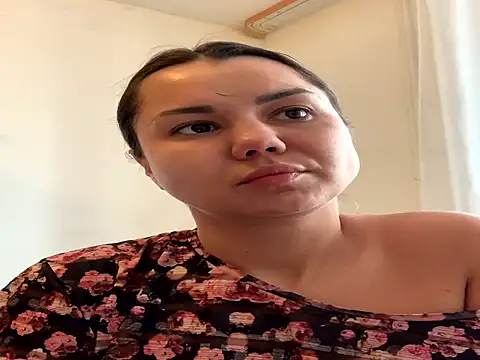 Snapshot of MiraMiss chatting on November 4, 2025, 9:46 am MiraMiss online show from November 4, 2025, 9:46 am