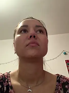 Snapshot of MiraMiss chatting on December 14, 2025, 8:42 am MiraMiss online show from December 14, 2025, 8:42 am