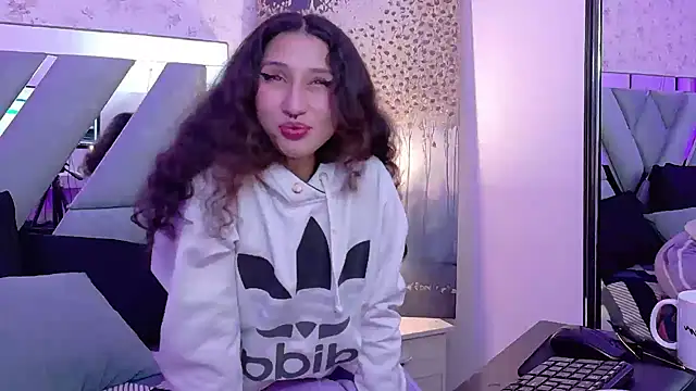 Snapshot of Queenjenn__ chatting on April 23, 2026, 5:25 pm Queenjenn online show from April 23, 2026, 5:25 pm