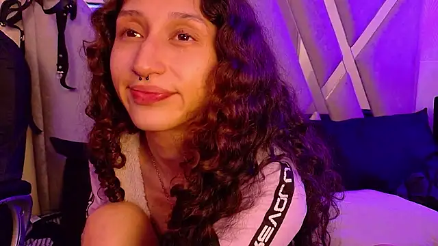 Queenjenn   online show from January 9, 2026, 6:42 am