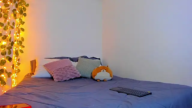 Snapshot of emillyhills chatting on January 31, 2025, 7:50 am emillyhills online show from January 31, 2025, 7:50 am