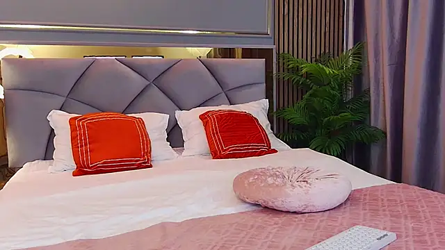 Snapshot of AvaCristal chatting on November 28, 2025, 7:47 pm AvaCristal online show from November 28, 2025, 7:47 pm