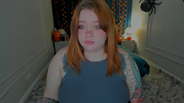 Snapshot of MoonLghte chatting on October 29, 2025, 7:35 pm MoonLghte online show from October 29, 2025, 7:35 pm