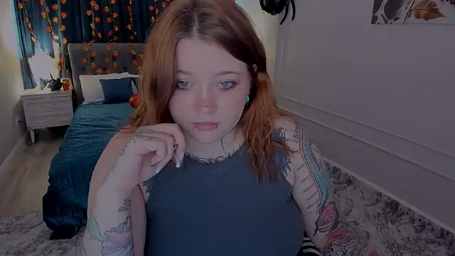 Snapshot of MoonLghte chatting on October 15, 2025, 4:00 am MoonLghte online show from October 15, 2025, 4:00 am