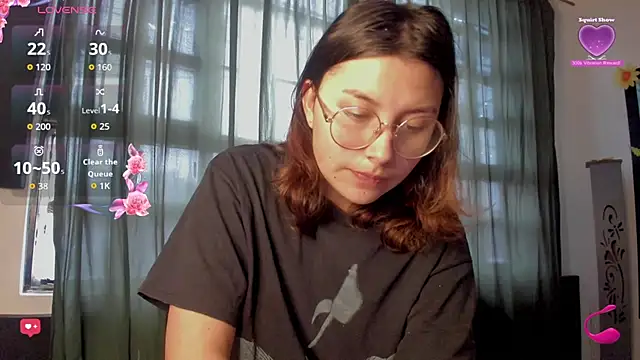 Snapshot of Noellesable chatting on October 6, 2025, 5:13 pm Noellesable online show from October 6, 2025, 5:13 pm
