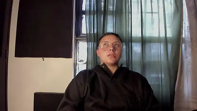 Snapshot of Noellesable chatting on November 18, 2025, 5:16 pm Noellesable online show from November 18, 2025, 5:16 pm