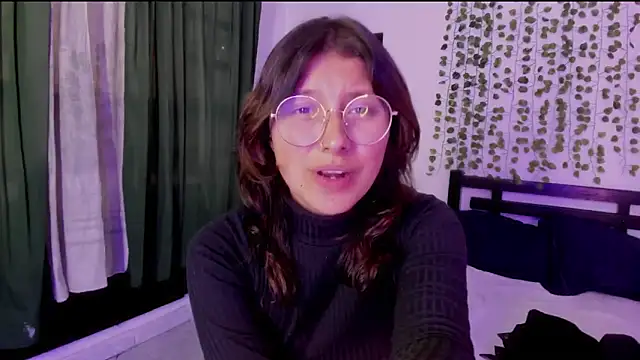 Snapshot of Noellesable chatting on February 13, 2025, 9:27 pm Noellesable online show from February 13, 2025, 9:27 pm