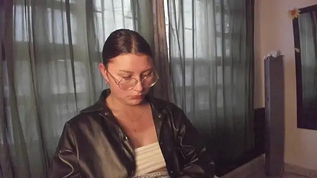 Snapshot of Noellesable chatting on November 29, 2025, 5:57 pm Noellesable online show from November 29, 2025, 5:57 pm