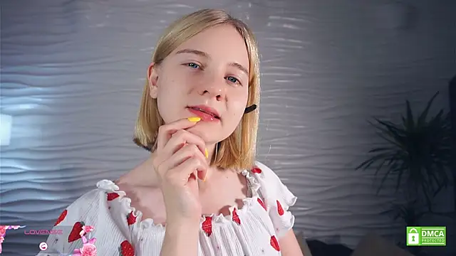 Snapshot of OdelinaFicken chatting on October 23, 2025, 5:17 am OdelinaFicken online show from October 23, 2025, 5:17 am