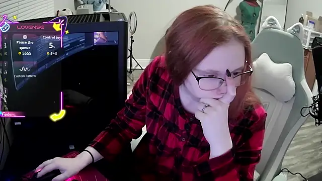 LilyFoxxx online show from October 8, 2025, 3:30 am