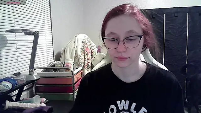 LilyFoxxx online show from January 24, 2025, 4:05 am