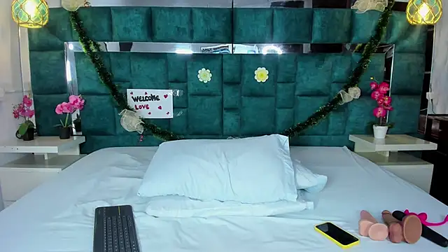 Snapshot of valtira_nova chatting on December 1, 2025, 7:15 pm valtira nova online show from December 1, 2025, 7:15 pm