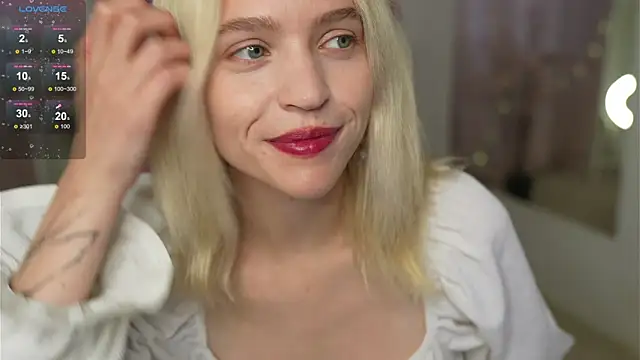 Snapshot of lolly_pie chatting on October 31, 2025, 9:39 am lolly pie online show from October 31, 2025, 9:39 am