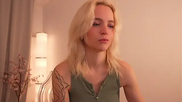 Snapshot of lolly_pie chatting on November 9, 2025, 9:35 am lolly pie online show from November 9, 2025, 9:35 am