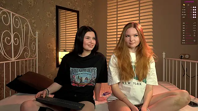 Snapshot of Hidden_boobs chatting on January 13, 2026, 8:40 am Hidden boobs online show from January 13, 2026, 8:40 am