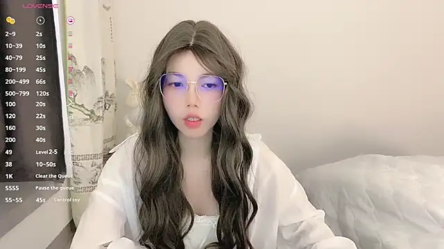 Snapshot of Yuki_111 chatting on December 8, 2024, 2:35 am Yuki 111 online show from December 8, 2024, 2:35 am