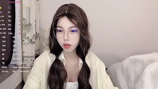 Snapshot of Yuki_111 chatting on December 9, 2024, 1:29 am Yuki 111 online show from December 9, 2024, 1:29 am