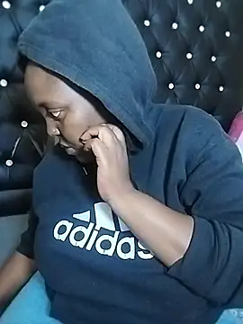 Snapshot of CHERRYYUMMY chatting on November 3, 2025, 11:52 pm CHERRYYUMMY online show from November 3, 2025, 11:52 pm