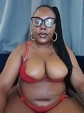 Snapshot of CHERRYYUMMY chatting on October 25, 2025, 4:11 am CHERRYYUMMY online show from October 25, 2025, 4:11 am