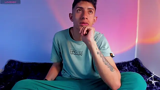 Snapshot of BIG_cockpether chatting on December 18, 2025, 12:09 pm BIG cockpether online show from December 18, 2025, 12:09 pm