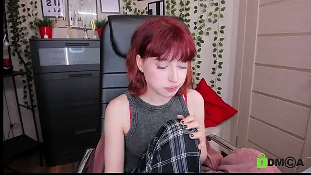 ElizaNik  online show from June 24, 2026, 11:24 pm