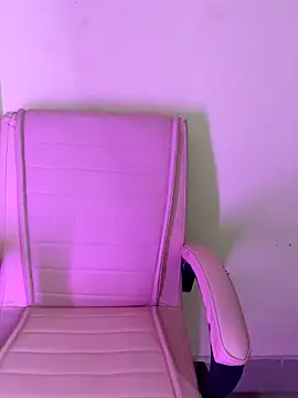 wildestcouplee online show from November 13, 2025, 4:33 pm