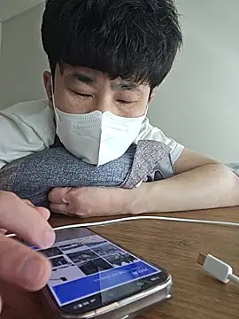 wlalsdldb112 online show from March 17, 2025, 4:40 am