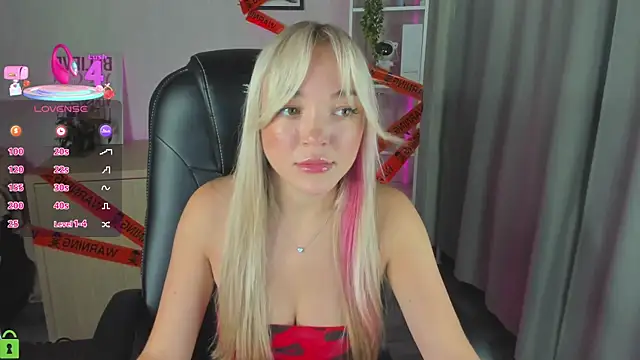 Snapshot of Christy_Little chatting on October 26, 2025, 9:15 pm Christy Little online show from October 26, 2025, 9:15 pm