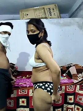 Snapshot of hot_wife_35 chatting on October 5, 2025, 2:57 am hot wife 35 online show from October 5, 2025, 2:57 am