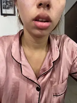 Snapshot of Aaliyah_Salma chatting on May 17, 2026, 3:45 pm Aaliyah Salma online show from May 17, 2026, 3:45 pm