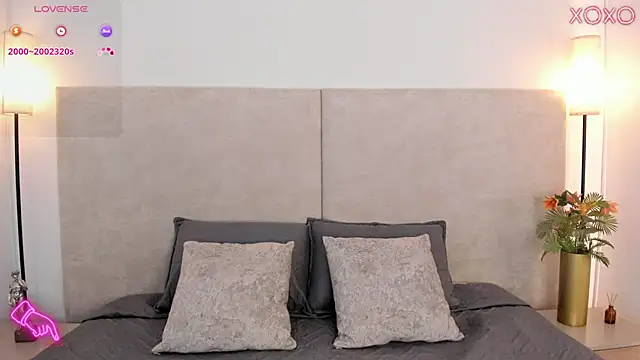 Snapshot of Saori_newman chatting on December 15, 2025, 12:00 pm Saori newman online show from December 15, 2025, 12:00 pm