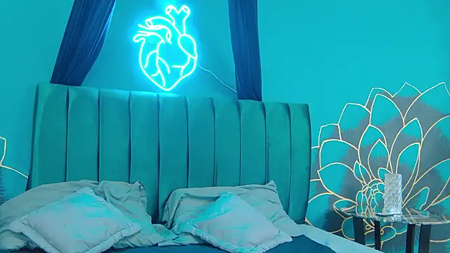 Snapshot of Lunamistyc chatting on February 2, 2026, 8:08 pm Lunamistyc online show from February 2, 2026, 8:08 pm