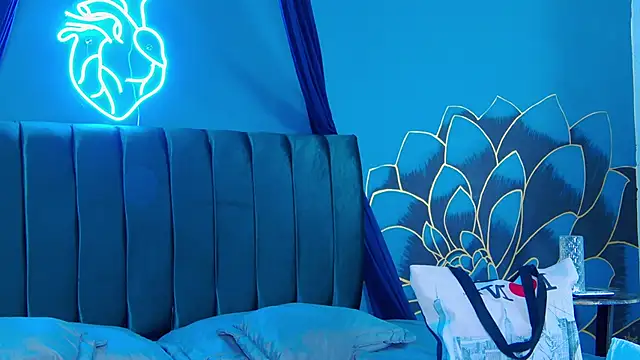 Snapshot of Lunamistyc chatting on October 31, 2025, 7:32 pm Lunamistyc online show from October 31, 2025, 7:32 pm