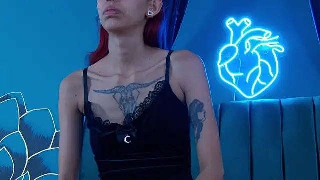 Snapshot of Lunamistyc chatting on October 25, 2025, 7:47 pm Lunamistyc online show from October 25, 2025, 7:47 pm