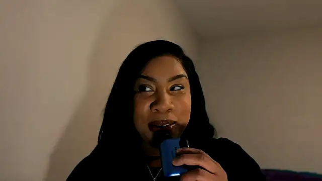 Snapshot of RoxiesObsession chatting on February 28, 2025, 2:53 pm RoxiesObsession online show from February 28, 2025, 2:53 pm