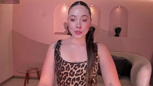 AlinaKravitz online show from January 5, 2026, 5:27 pm