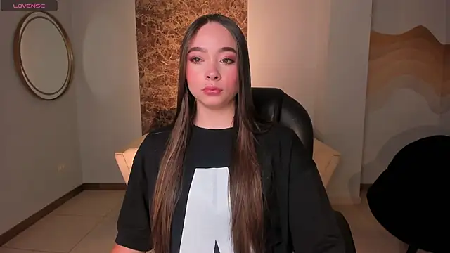 Snapshot of AlinaKravitz chatting on November 26, 2025, 11:21 am AlinaKravitz online show from November 26, 2025, 11:21 am