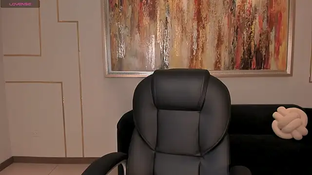 Snapshot of AlinaKravitz chatting on November 11, 2025, 12:00 pm AlinaKravitz online show from November 11, 2025, 12:00 pm