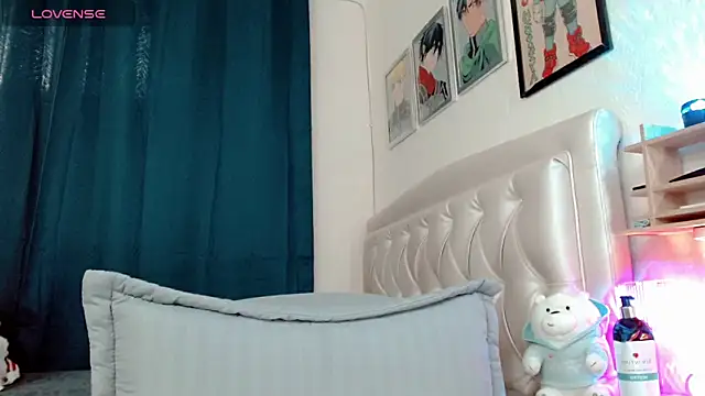 lunalovedoll  online show from April 16, 2026, 9:26 pm