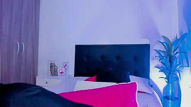 LaylaJewel online show from March 17, 2025, 3:40 pm