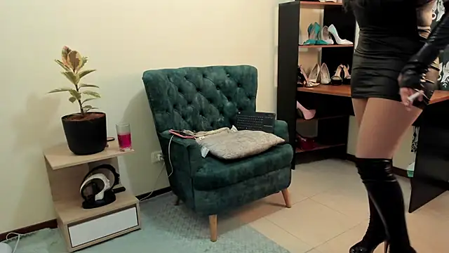 Snapshot of baker_ella chatting on February 24, 2025, 12:09 am baker ella online show from February 24, 2025, 12:09 am