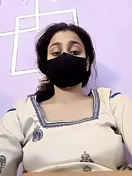 magicmoment00786 online show from November 5, 2025, 4:54 pm