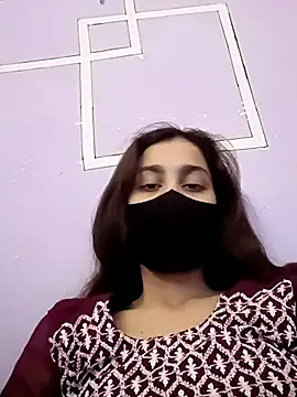 magicmoment00786 online show from November 7, 2025, 4:44 pm