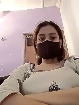 magicmoment00786 online show from November 6, 2025, 7:45 am