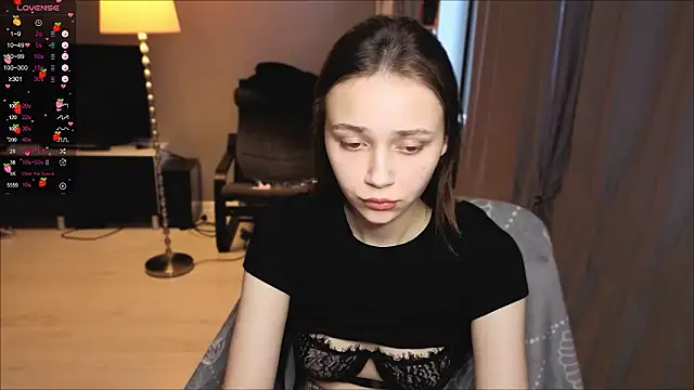 SweetLinaa online show from March 22, 2026, 4:27 am