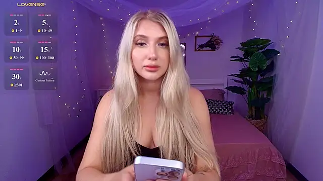 Snapshot of Evacadooo chatting on July 7, 2026, 2:58 am Evacadooo online show from July 7, 2026, 2:58 am