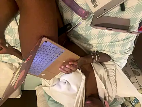 Snapshot of iveedie017 chatting on December 5, 2024, 8:49 pm iveedie017 online show from December 5, 2024, 8:49 pm